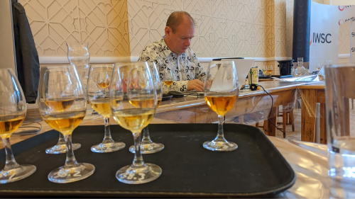 Colin Hampden-White judging whiskies 